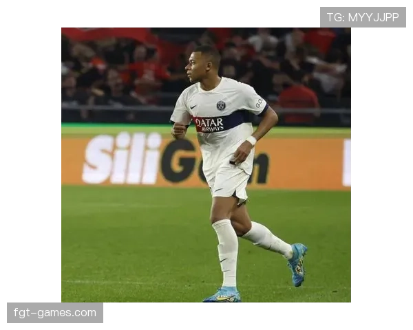 阿什拉夫：从边路突击手到战术核心的跃迁解析