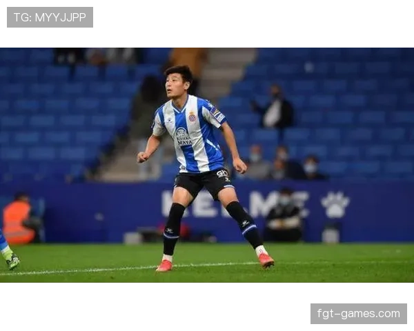 阿兹蒙技术特点解析:冲击力、跑位与射术稳定性分析 阿兹蒙技术特点解析:冲击力、跑位与射术稳定性分析